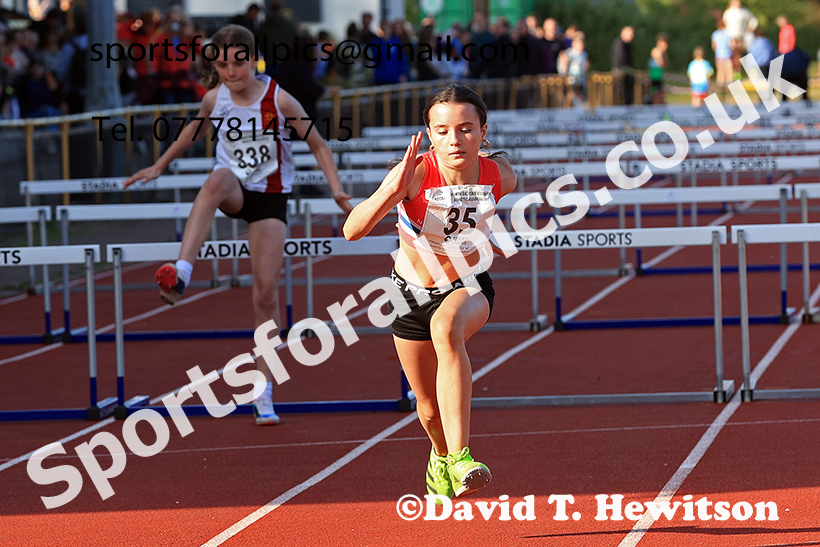 Hurdles, 2025 NEGP No 2, Monkton Stadium, Wednesday, May 28th. Photo: David T. Hewitson/Sports for All Pics